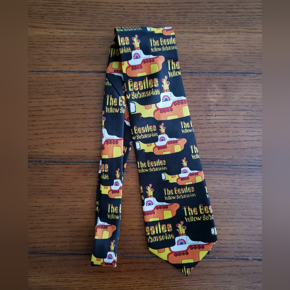 NWOT Rare Beatles Yellow Submarine Tie - Picture 2 of 10